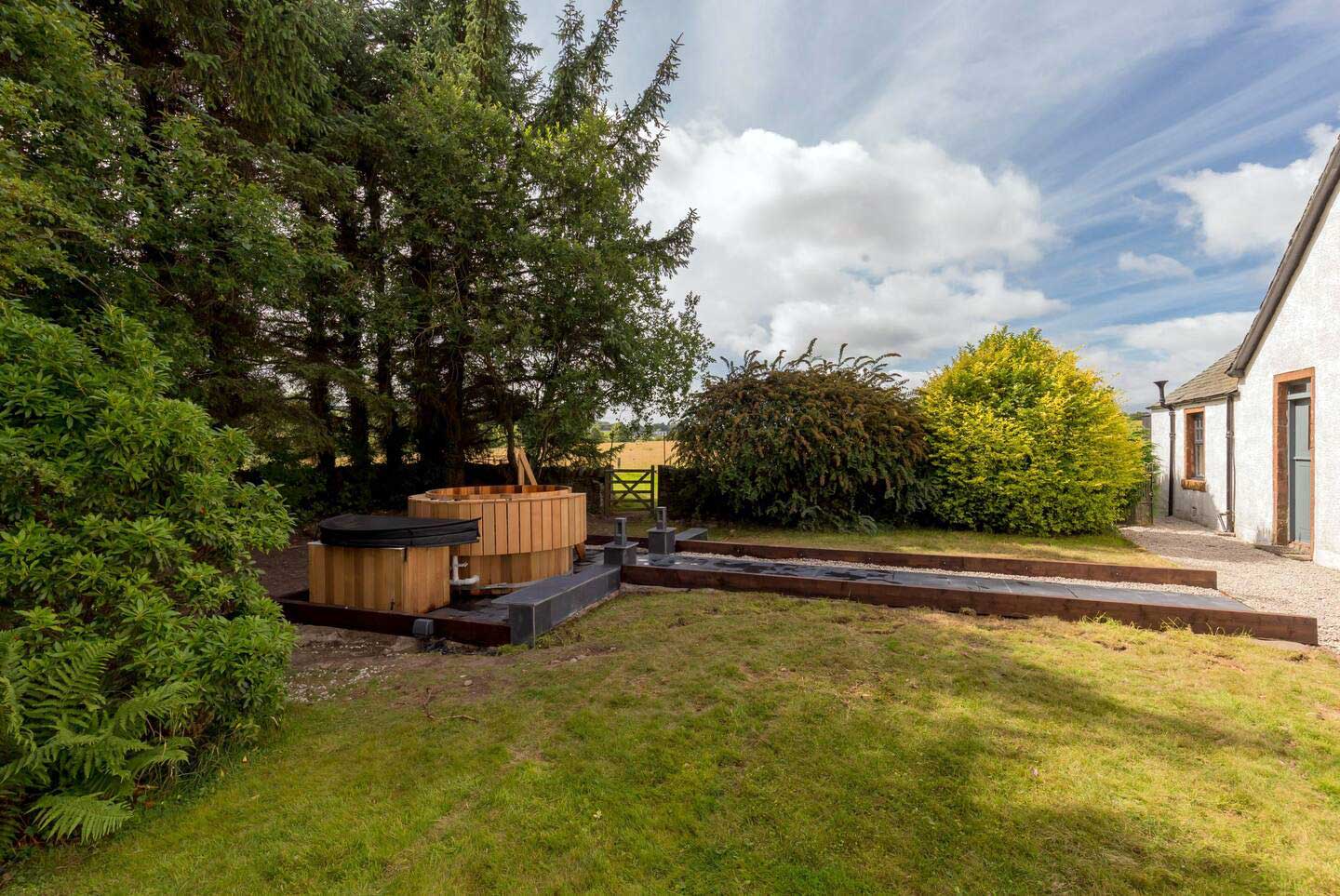 Buchlyvie-Scotland-back-garden