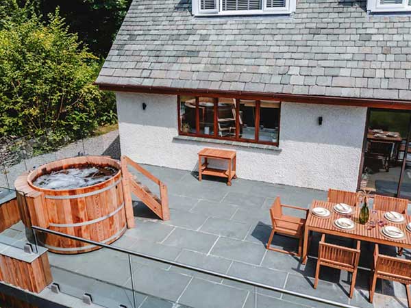 Loughrigg Cottage Cedar Wood Hot Tub terrace