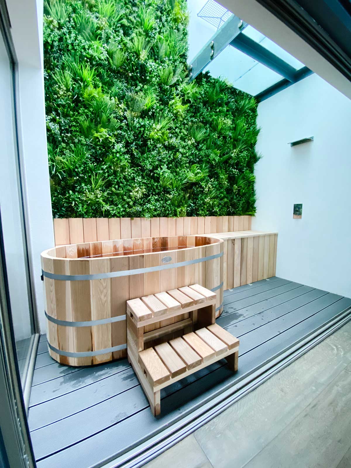 Ofuro cedar wood hot tub