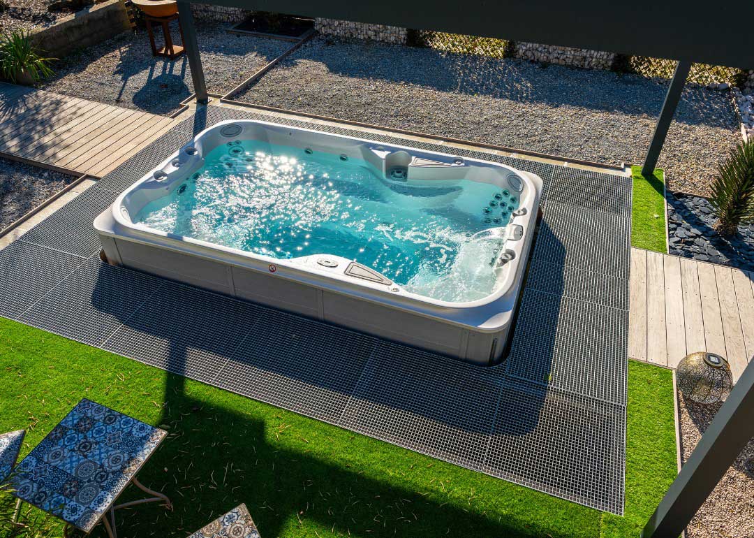 J 13™ POWERPLAY™ Semi Recessed Swim Spa