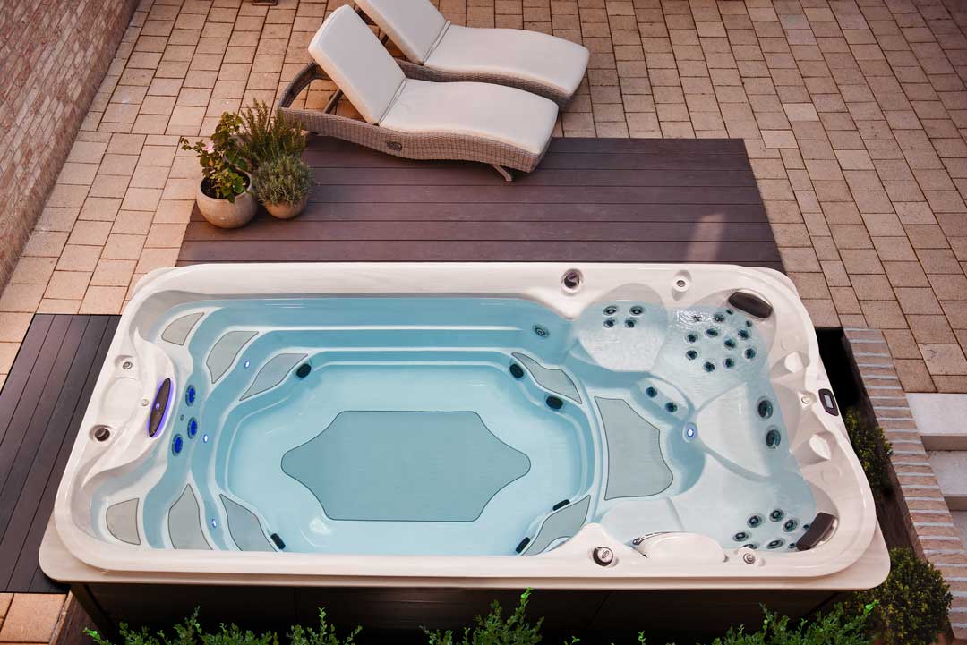 J 16™ POWERACTIVE™ SWIM SPA DECKING INSTALLATION