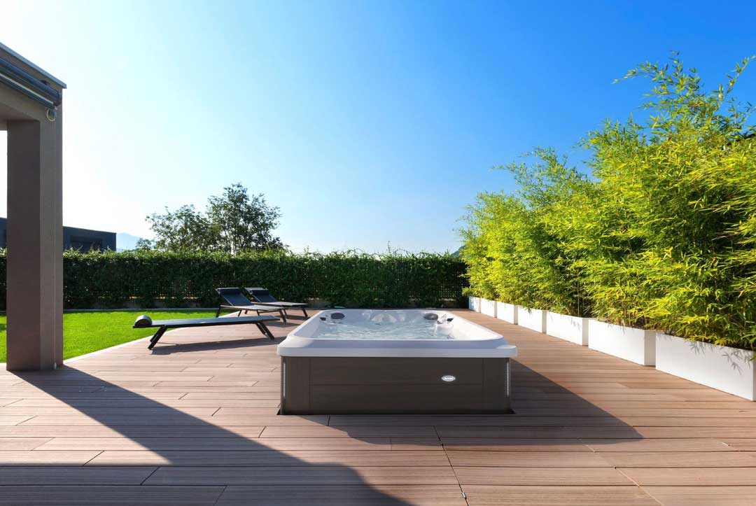 J 16™ POWERACTIVE™ SWIM SPA