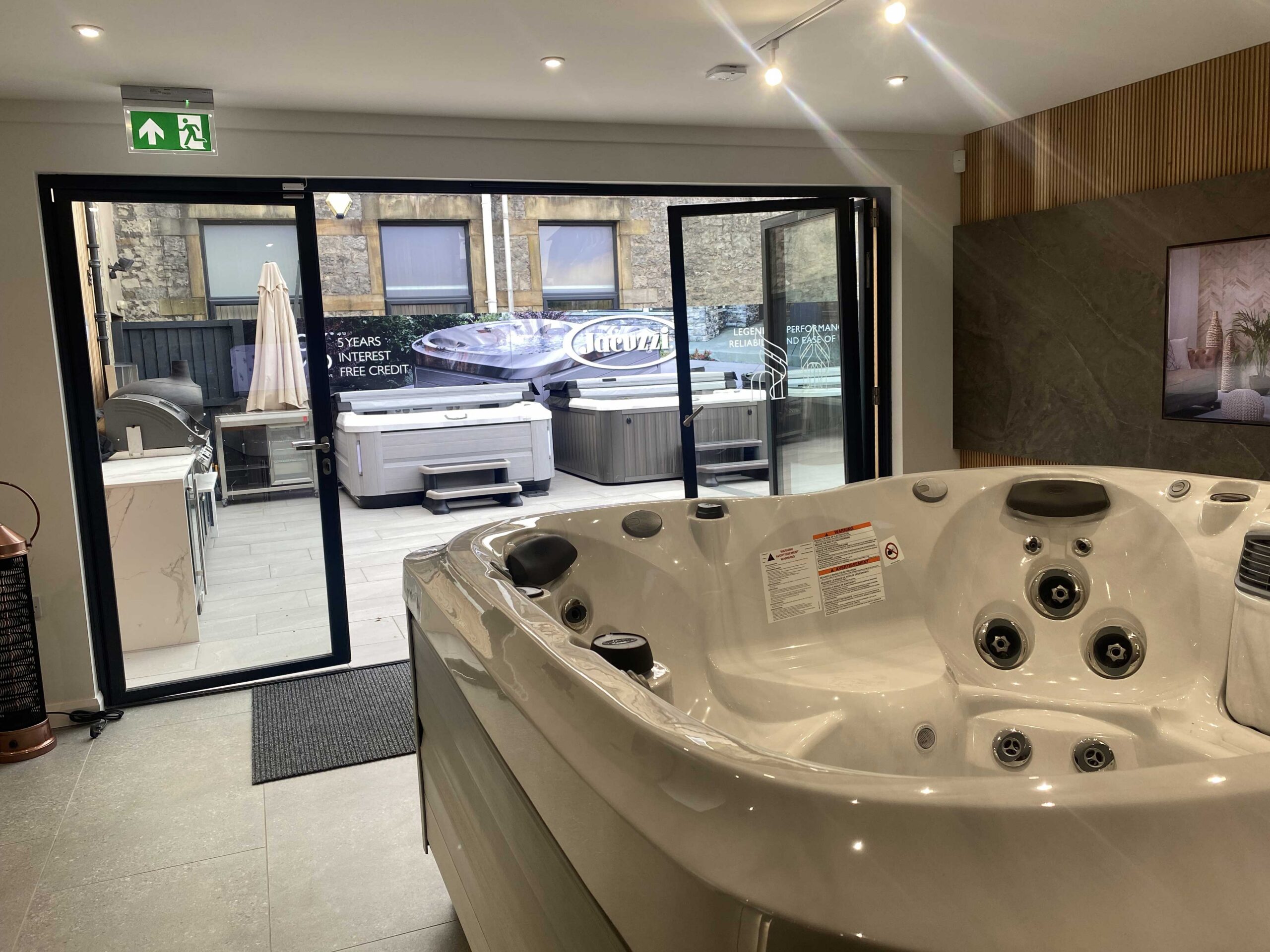 jacuzzi showroom-IMG_1340